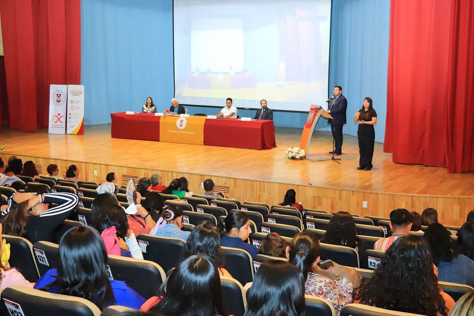 Concluye UATx coloquio internacional sobre educación y diversidad